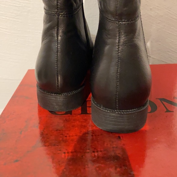 Beautiful tall leather boots with side zipper size 39 / 8.5 new but no tags - Picture 5 of 6